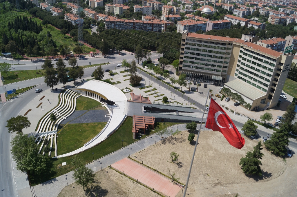 Çanakkale Şehitler Anıtı ve Atatürk Sergi Salonu